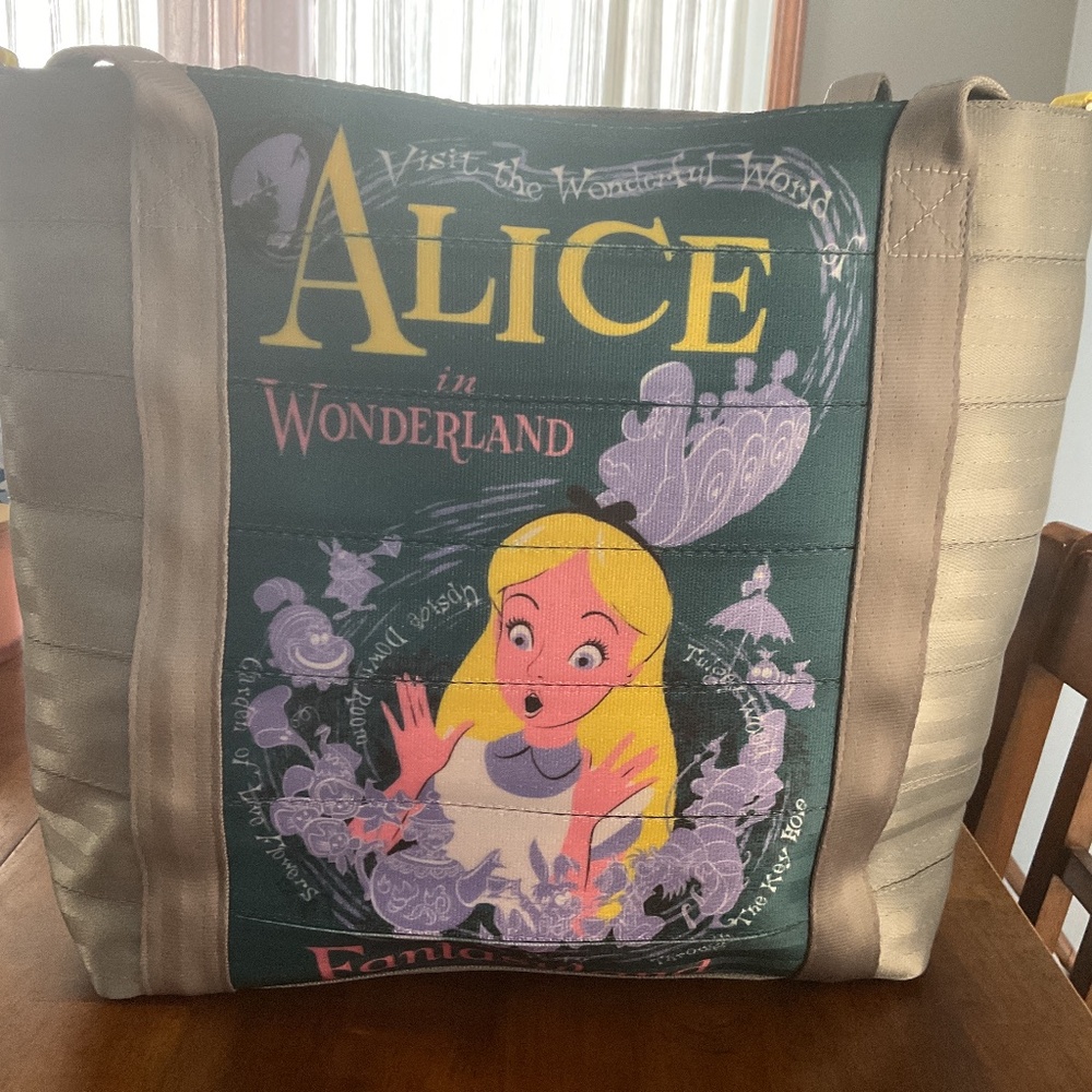 Harvey’s tote Alice in wonderland